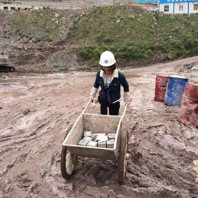 女生做建筑工地资料员优劣首先资料员的前途还是比较好？
