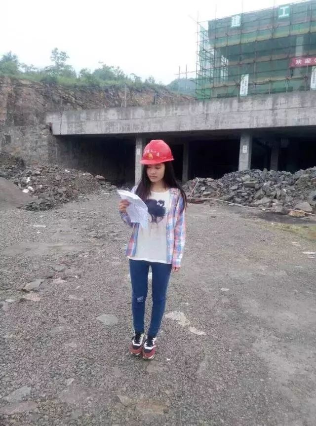 女生做建筑工地资料员优劣首先资料员的前途还是比较好？