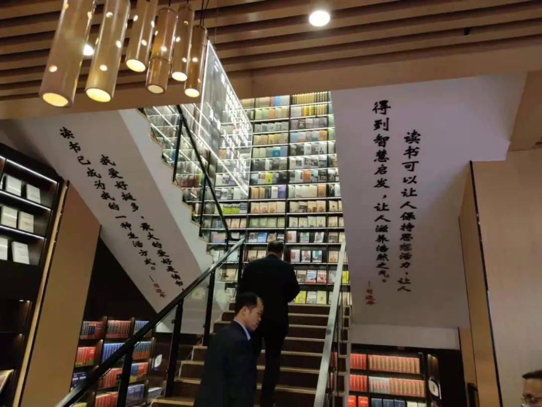 济南分销店经理实体书店面临生存困境(1)_社会万象_光明网(组图)