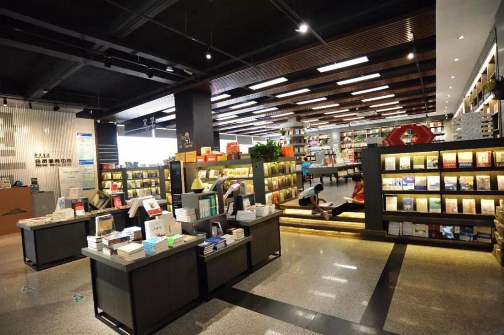 济南分销店经理实体书店面临生存困境(1)_社会万象_光明网(组图)