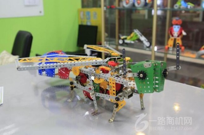 奇思乐高机器人教育加盟，借助实力强企，轻松创业，省心创富