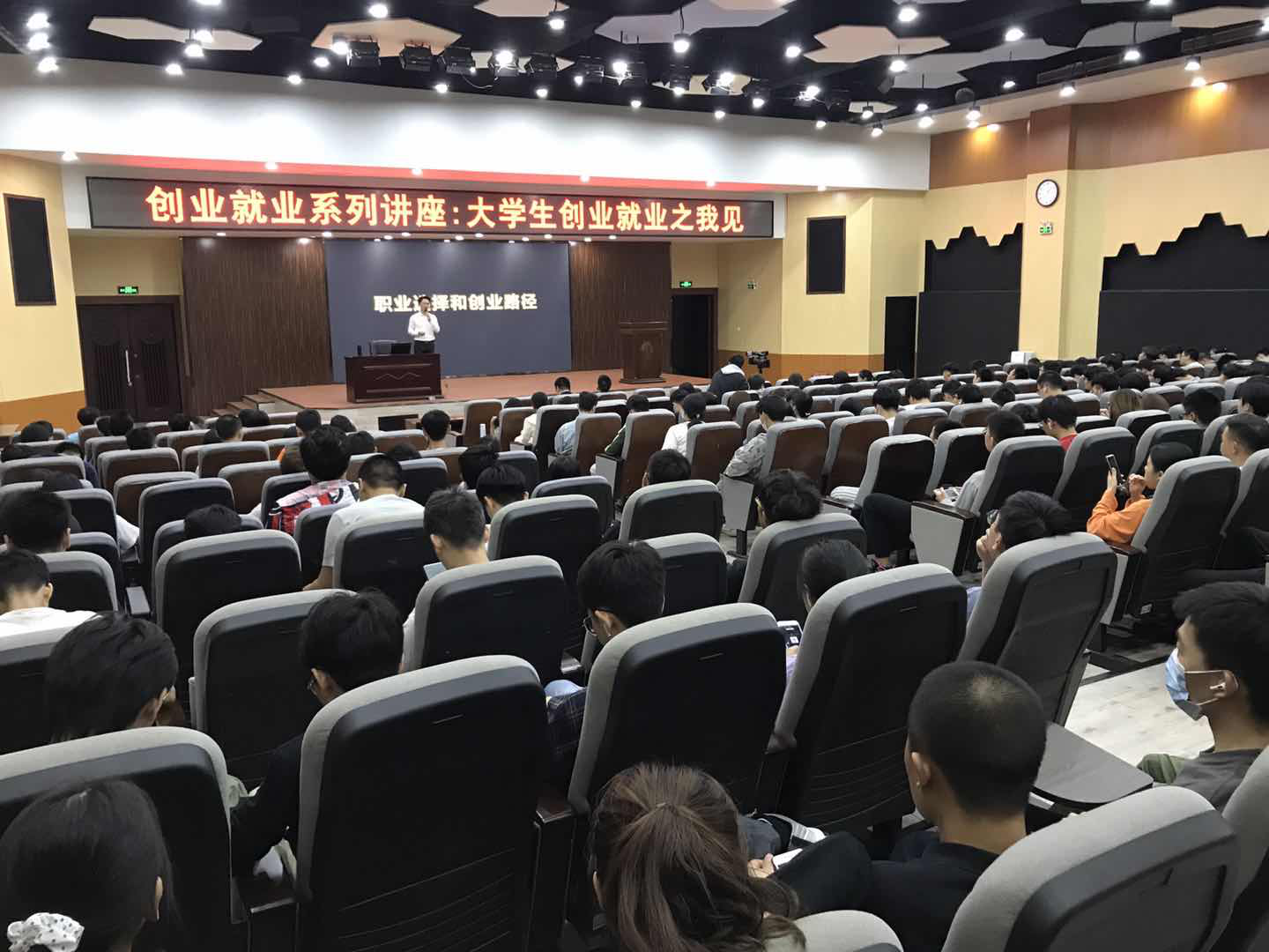 开什么店最赚钱投资小？非奶茶店莫属莫属！