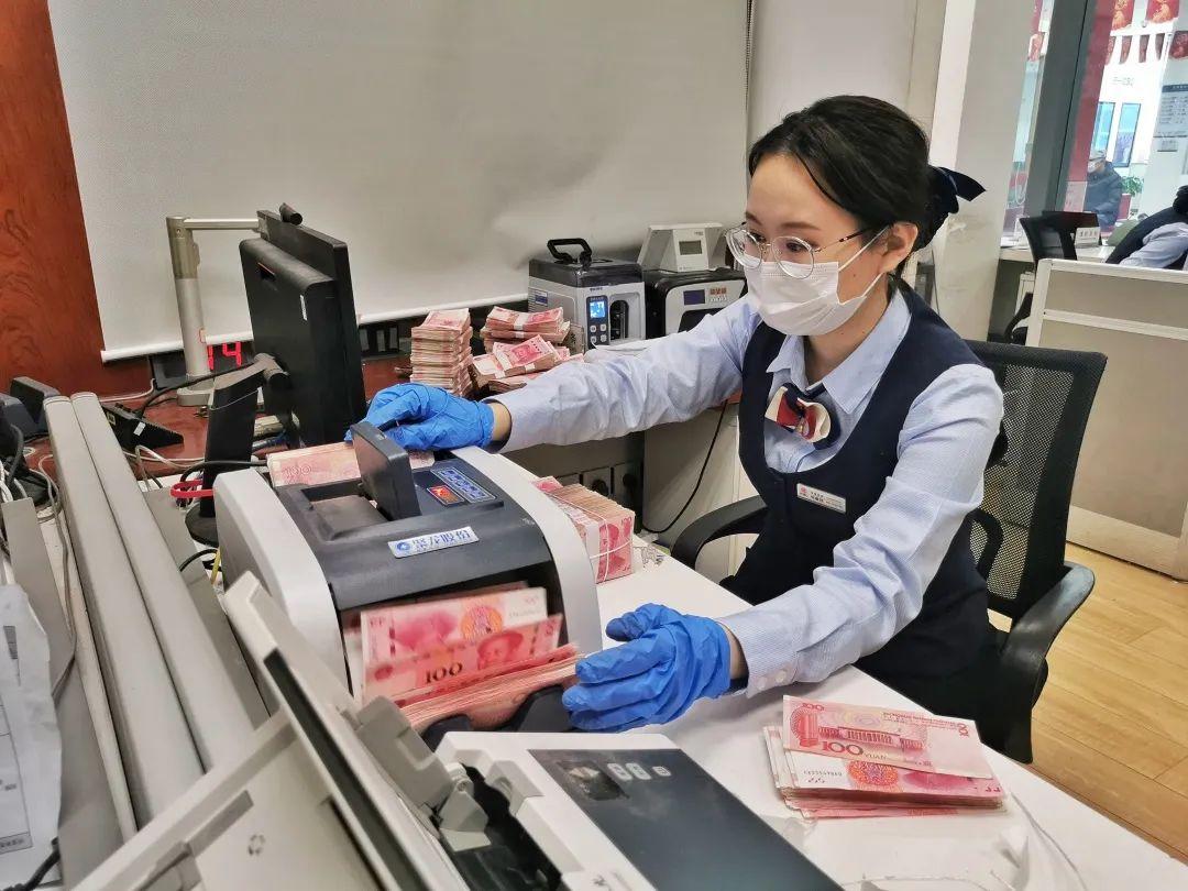 年全球银行1000强排名工商银行，每年利息能有多少？