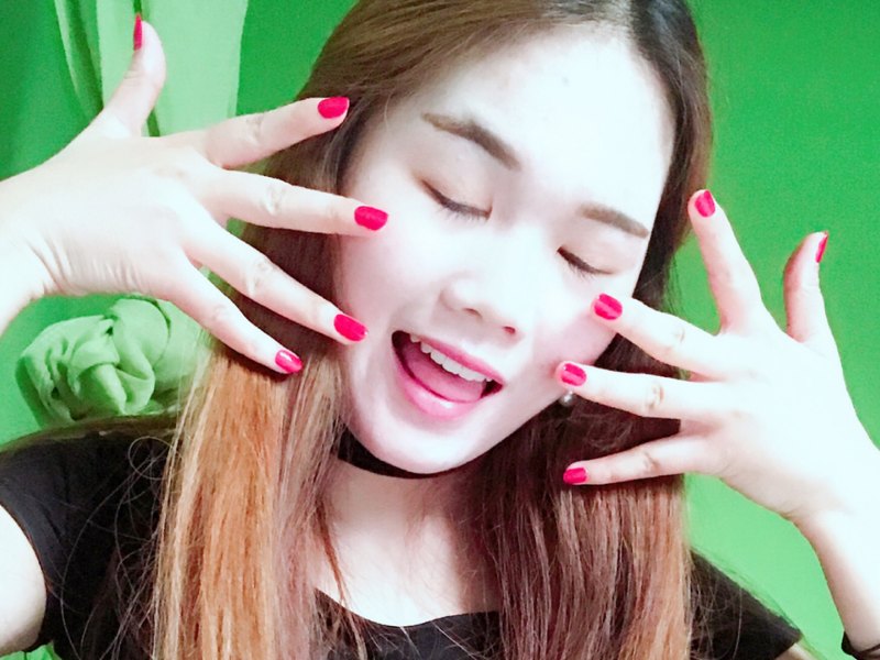 90后美女艺校生新宠物狗“呆呆”买必需品